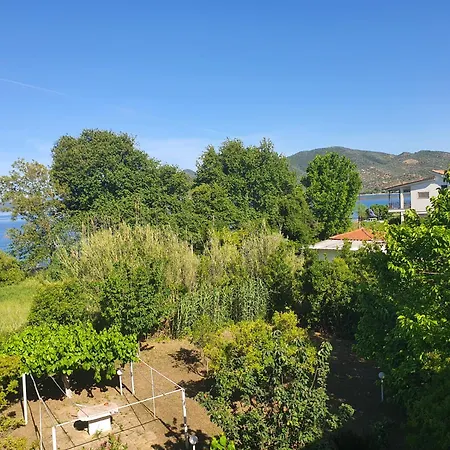 Hostel Lou & Edipsos